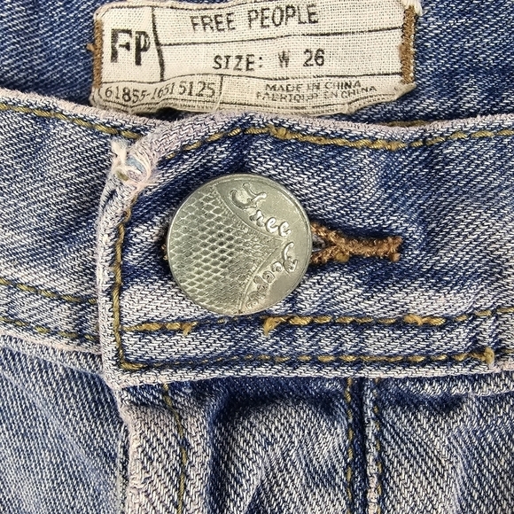 FREE PEOPLE Y2K Denim Blue Jeans Slight Pink Hue Distressed Short Shorts W Sz 26 - Picture 3 of 9